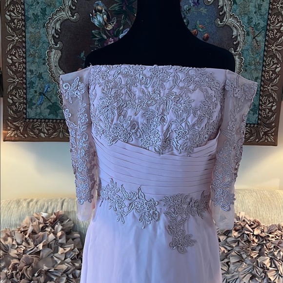 Elegant Formal Pink Lace Evening Gown - Picture 4 of 8